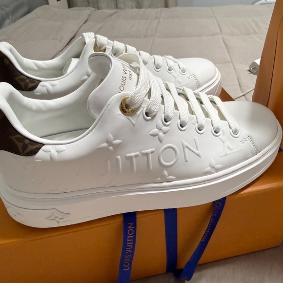 Lv womens time out sneaker - Picture 3 of 4